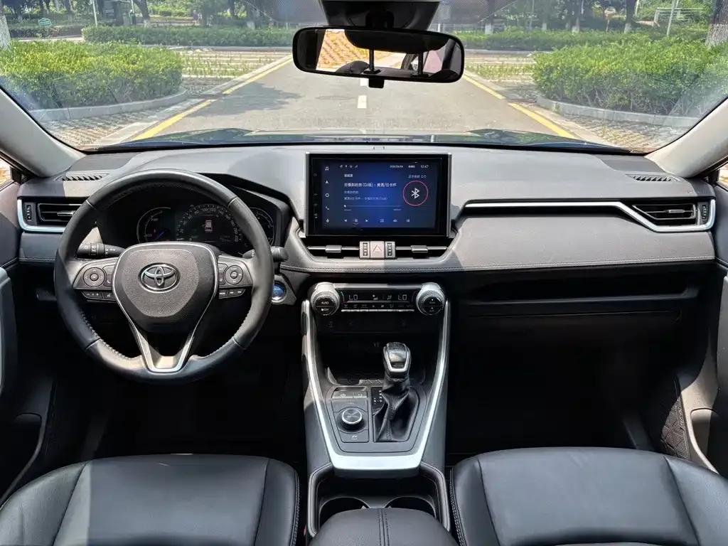 Toyota RAV4 — фото 4