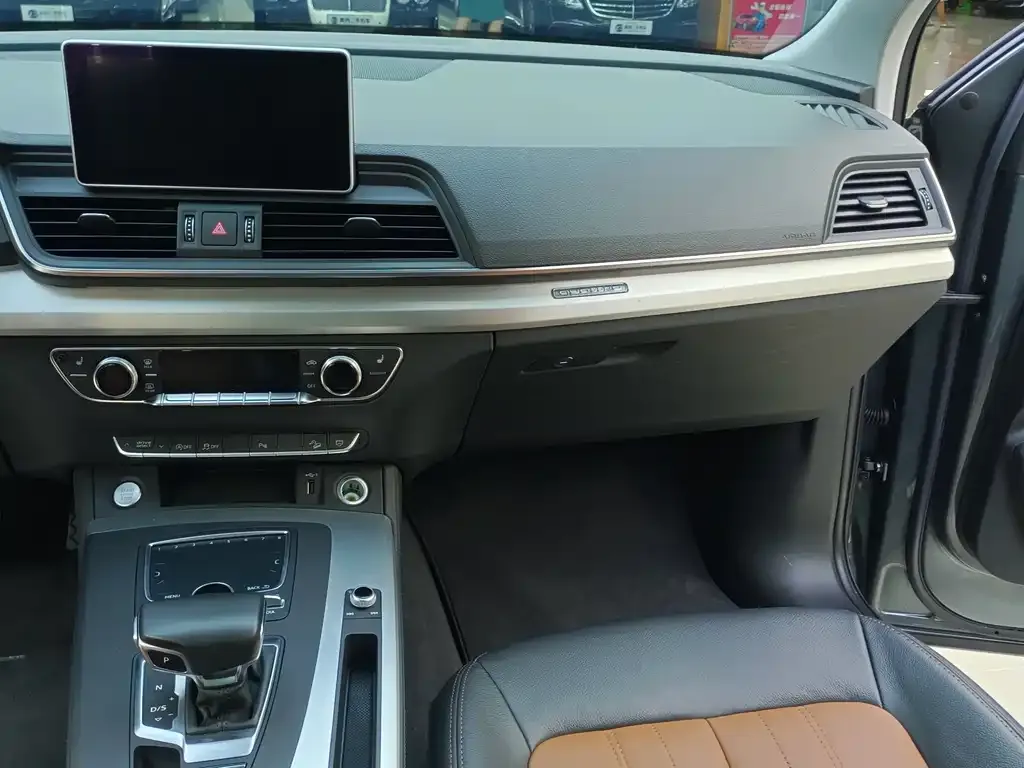 Audi Q5L 2021 из CN, фото 5