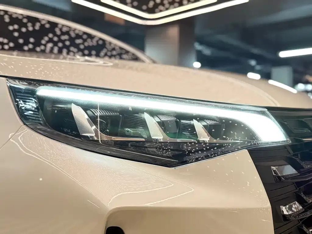 GAC Motor Trumpchi M6 — фото 6
