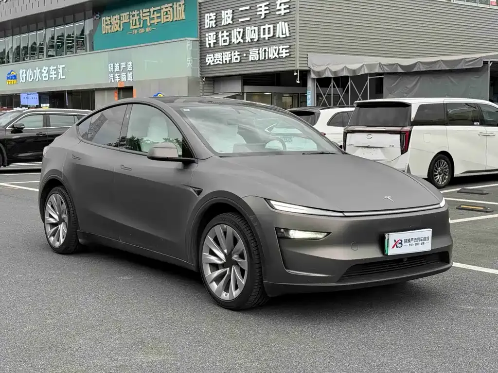 Tesla Model Y — фото 8