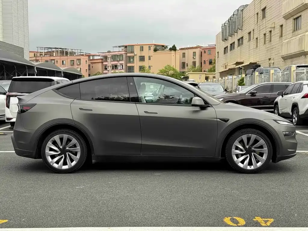 Tesla Model Y — фото 7