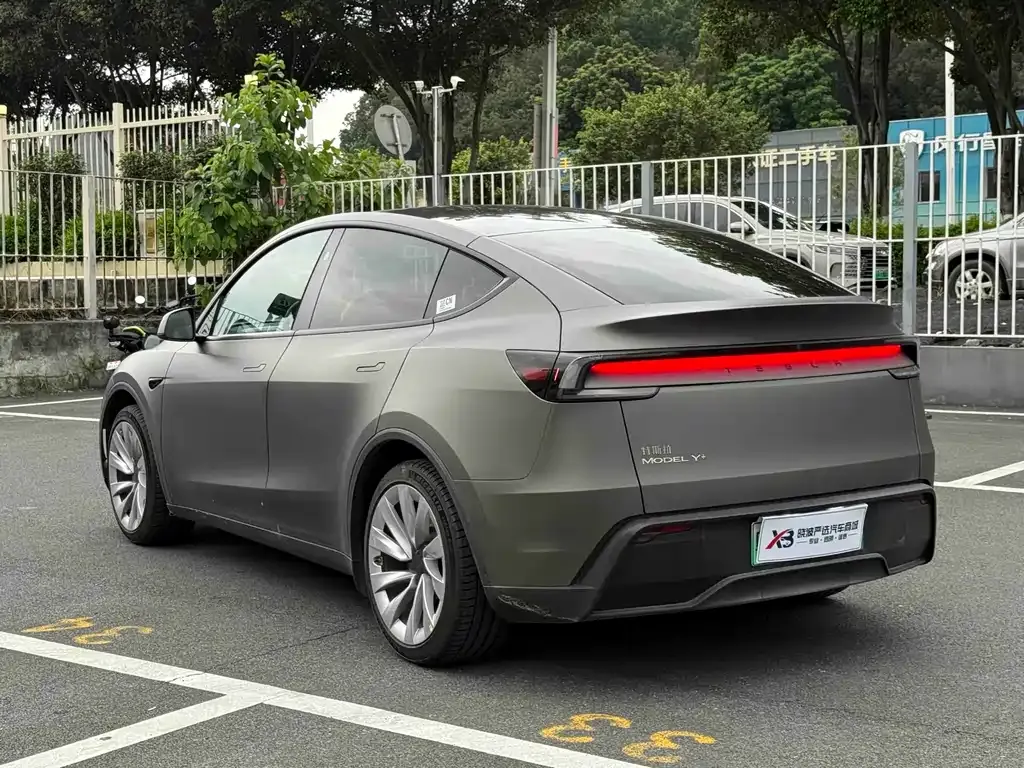 Tesla Model Y — фото 5