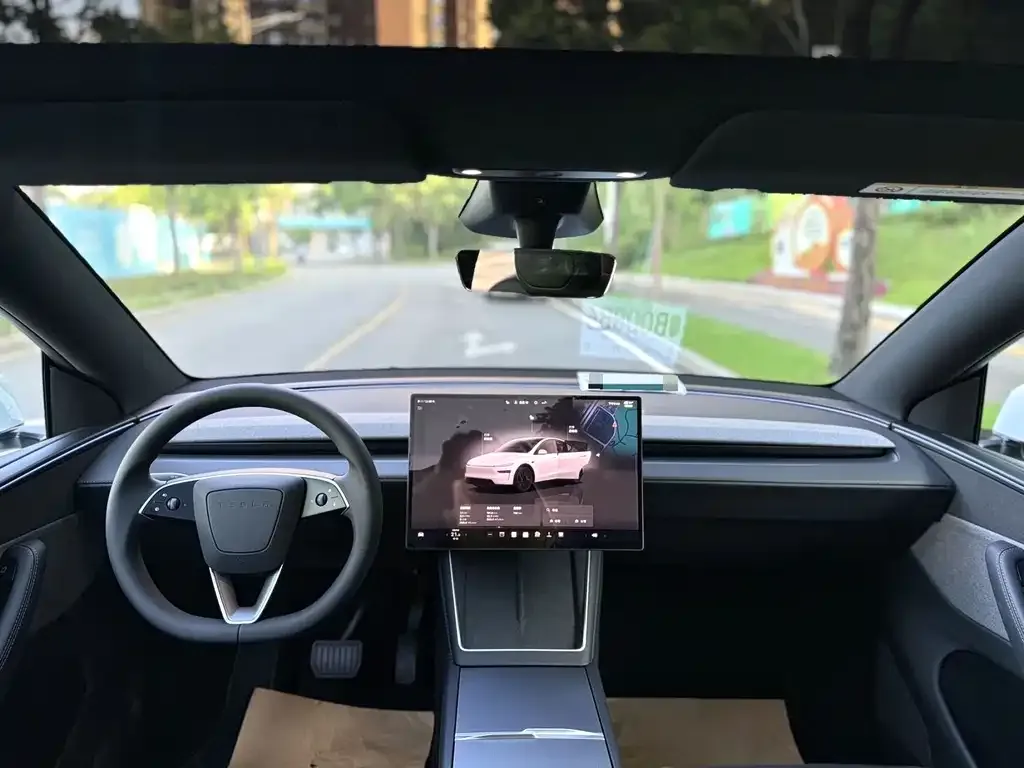 Tesla Model Y — фото 5