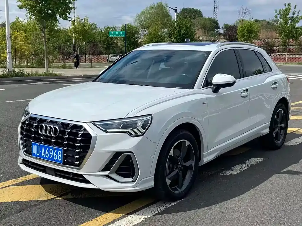 Audi Q3 — фото 1