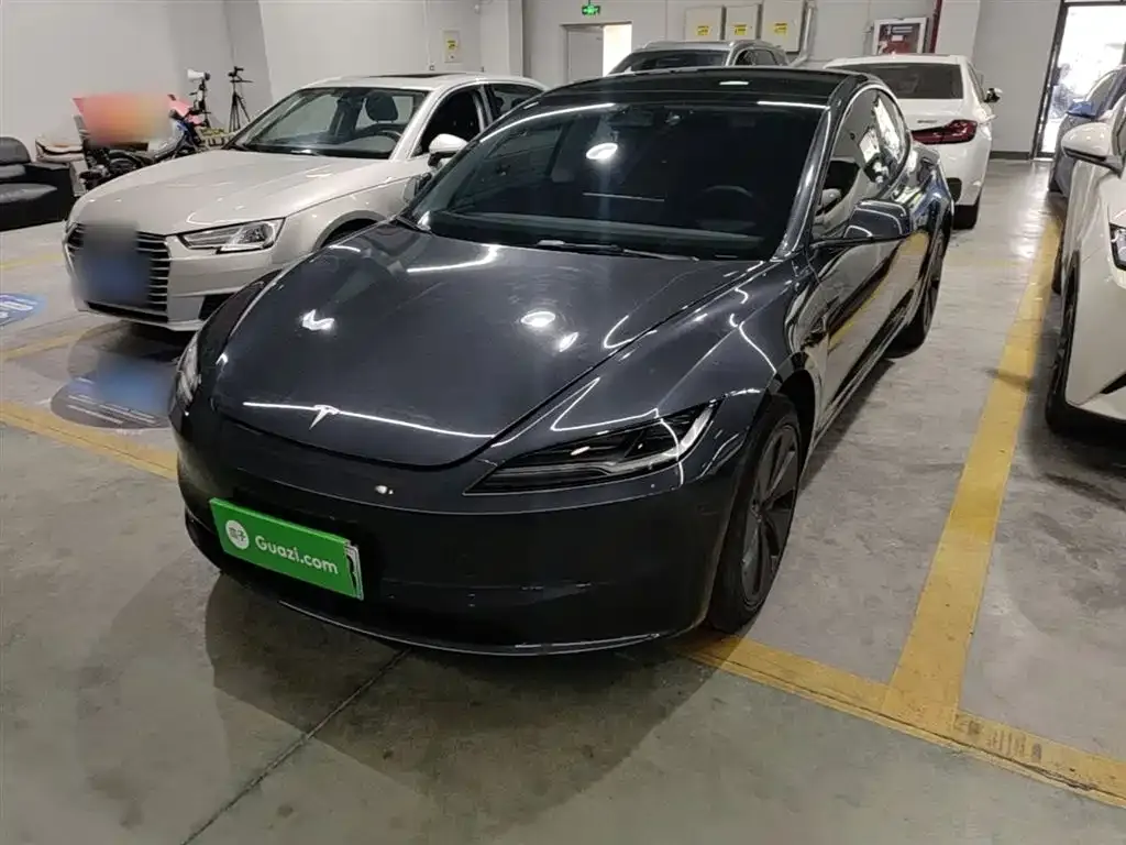 Tesla Model 3 — фото 1