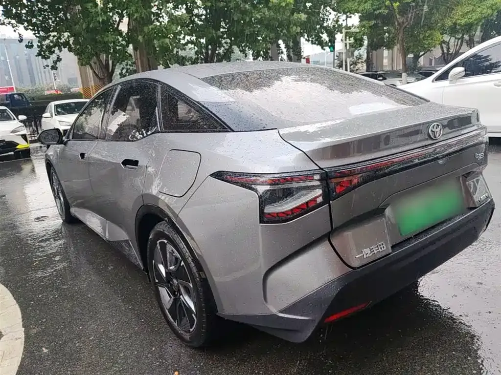 Toyota bZ3 2023 из CN, фото 10