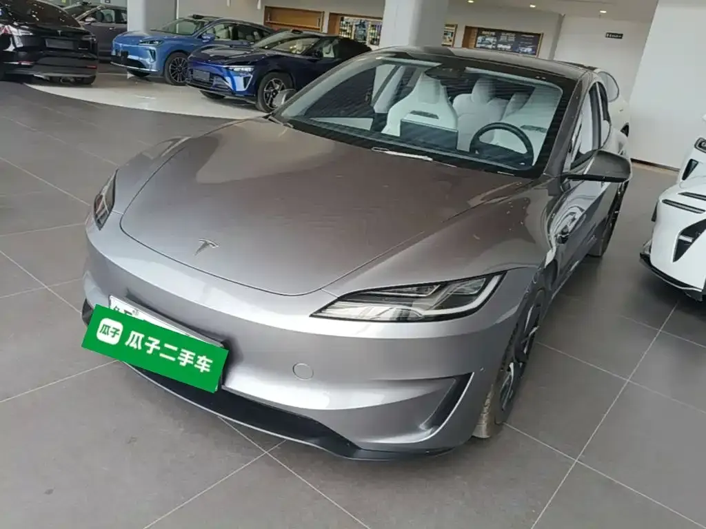 Tesla Model 3 — фото 1