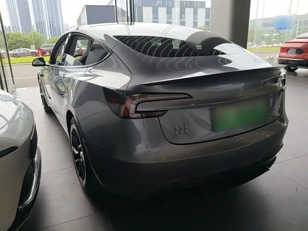 Tesla Model 3 — фото 9