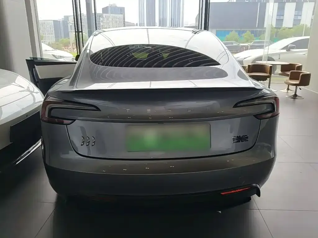 Tesla Model 3 — фото 6