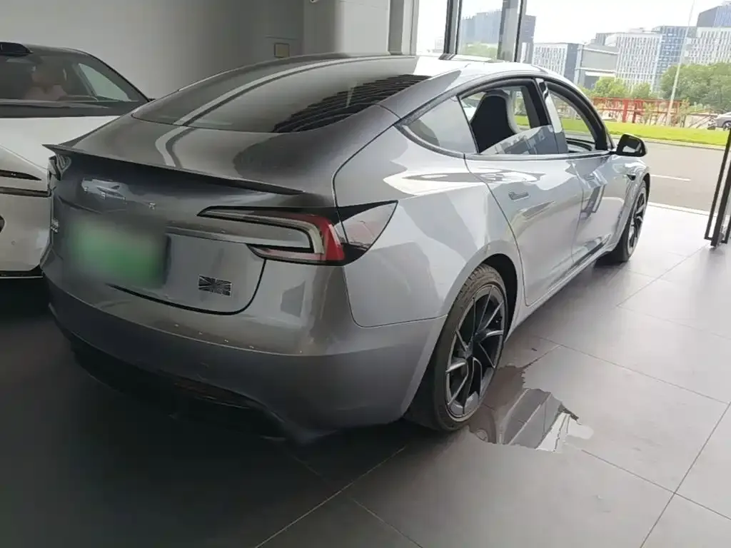 Tesla Model 3 — фото 8
