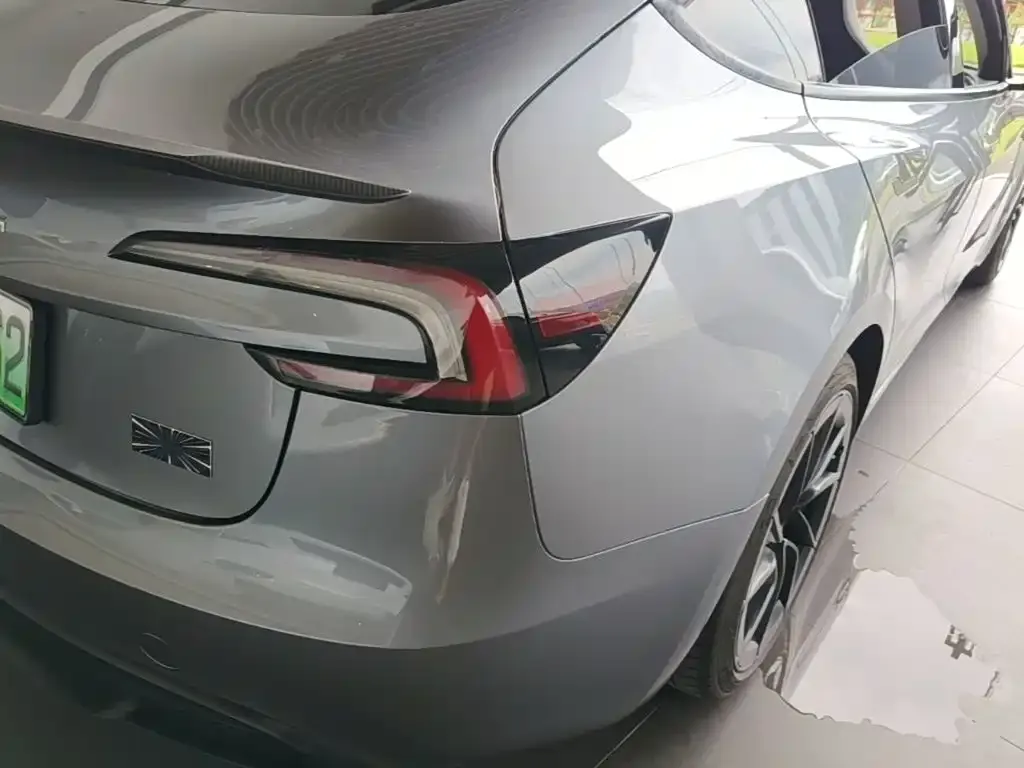 Tesla Model 3 — фото 10