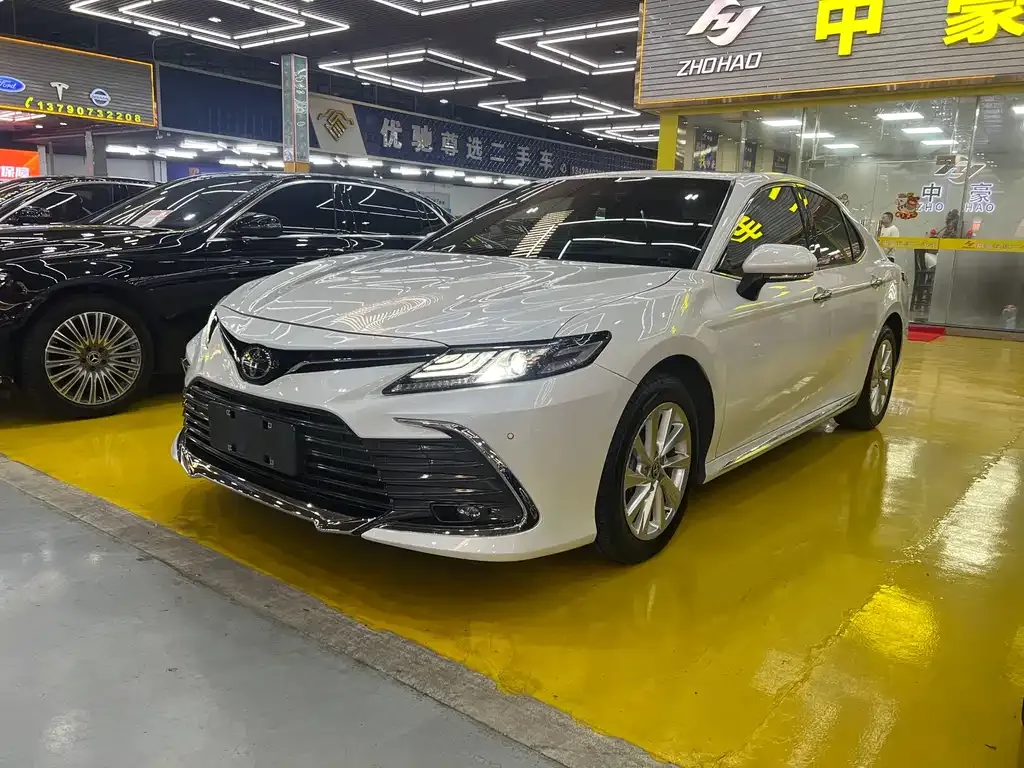 Toyota Camry — фото 10