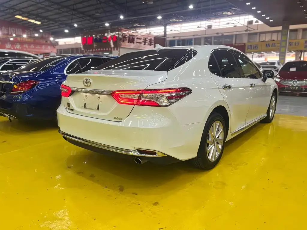 Toyota Camry — фото 8