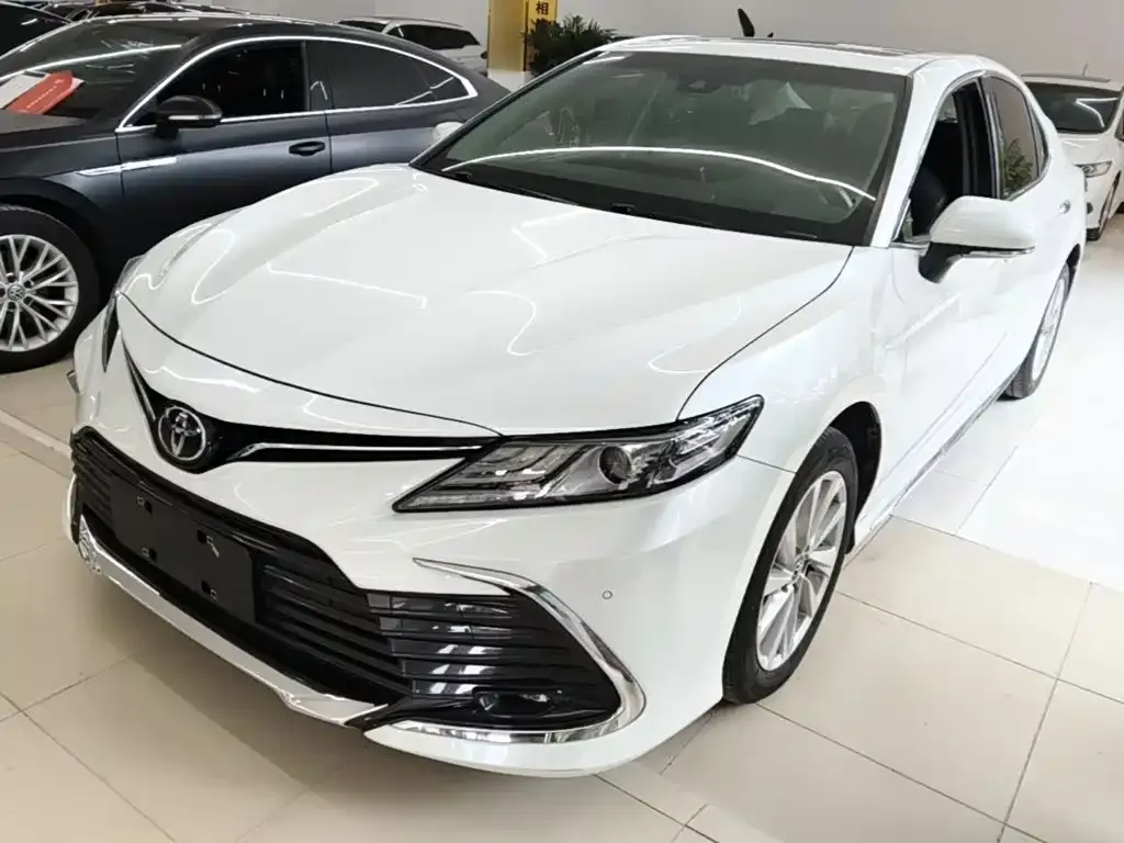 Toyota Camry — фото 2