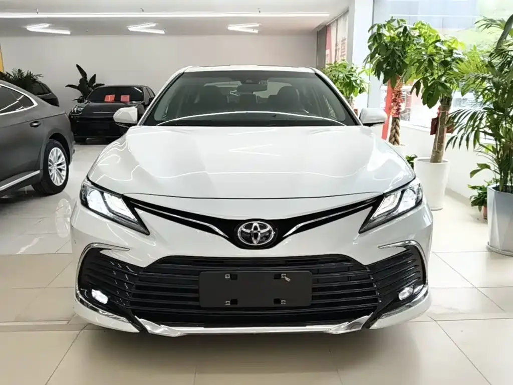 Toyota Camry — фото 4
