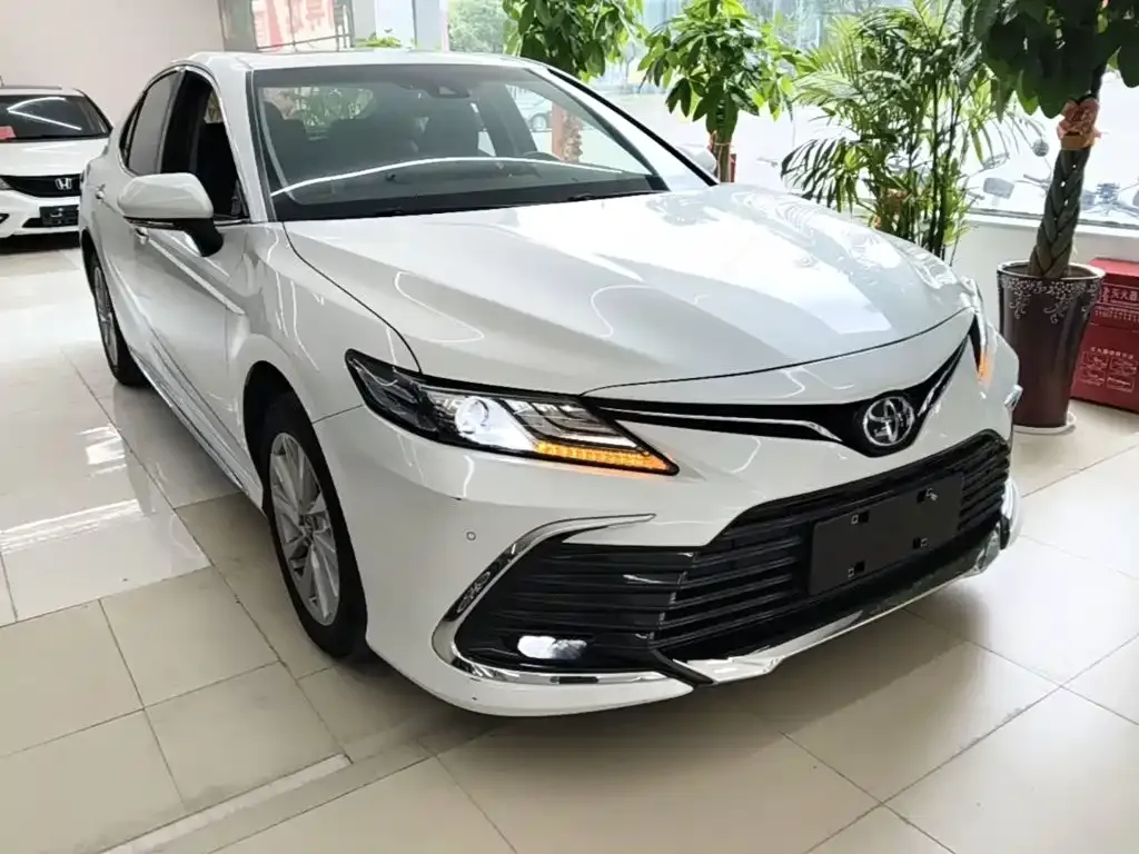 Toyota Camry — фото 3