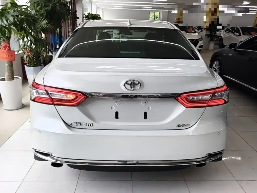 Toyota Camry — фото 6