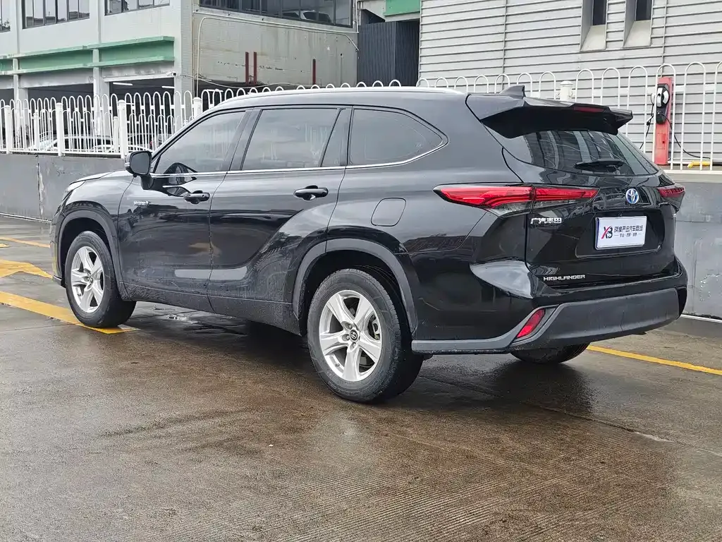 Toyota Highlander — фото 8