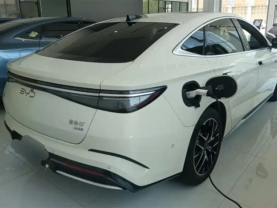 BYD Seal 07 DM-i — фото 10