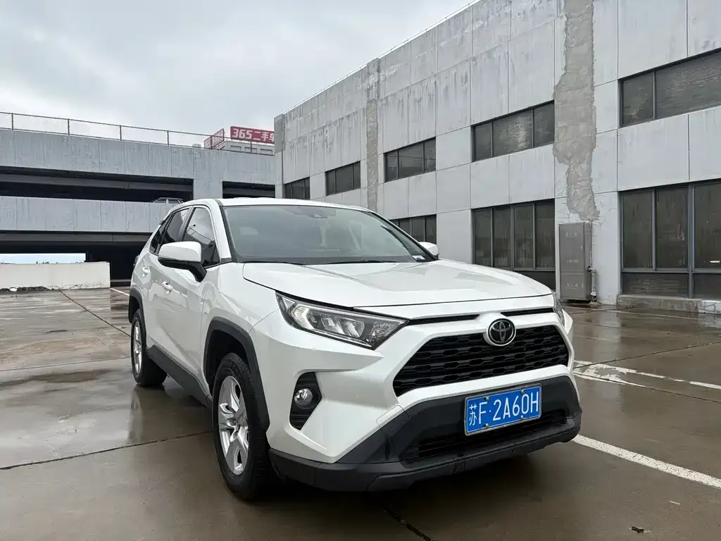 Toyota RAV4 — фото 6