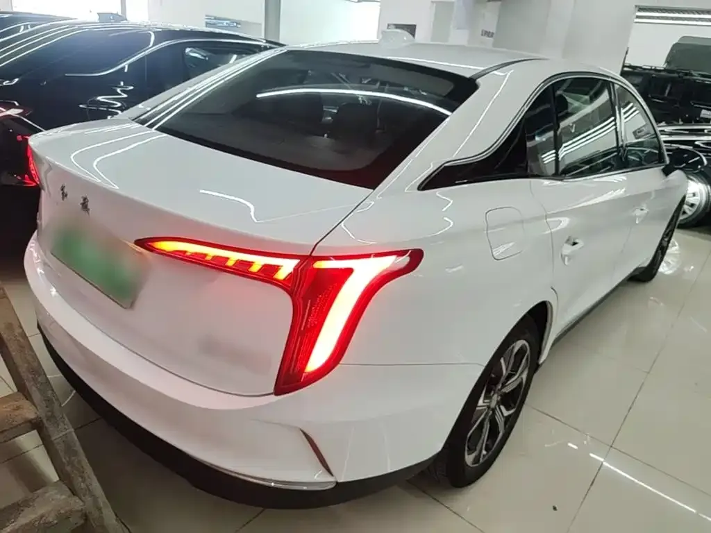 Hongqi E-QM5 — фото 4