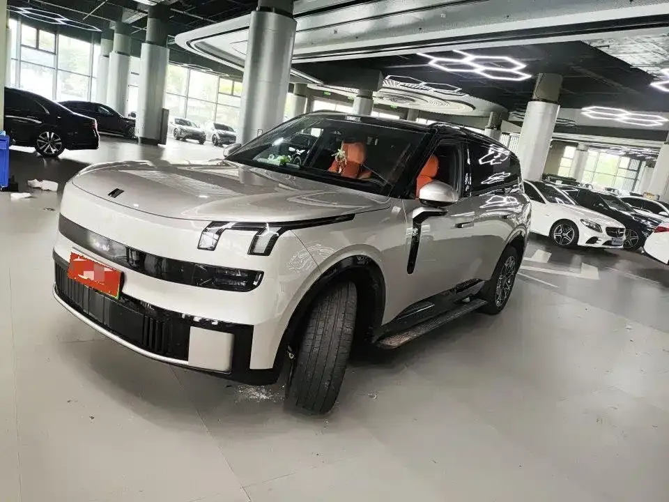 Lynk & Co 900
