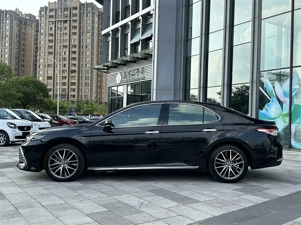 Toyota Camry — фото 10