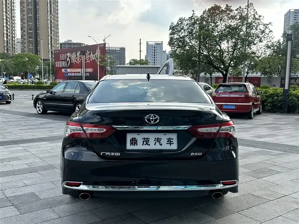 Toyota Camry — фото 7