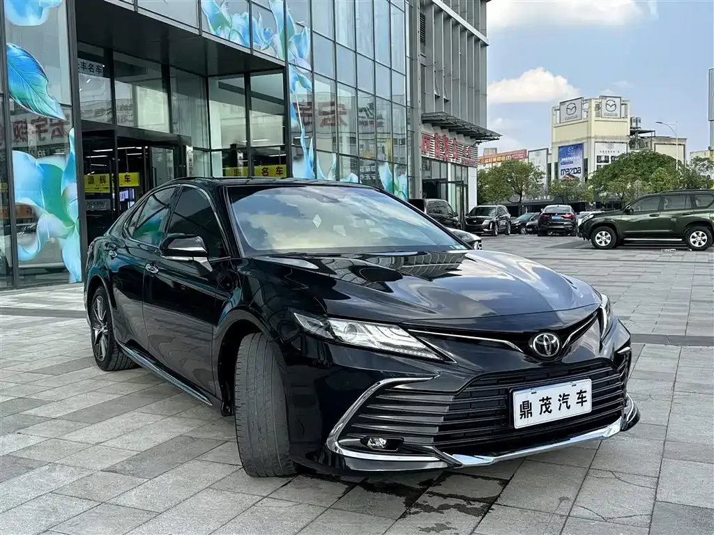 Toyota Camry — фото 5