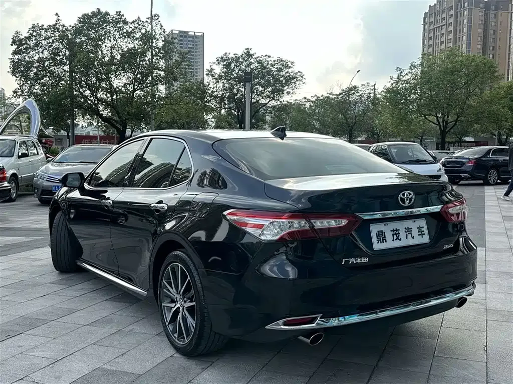 Toyota Camry — фото 4