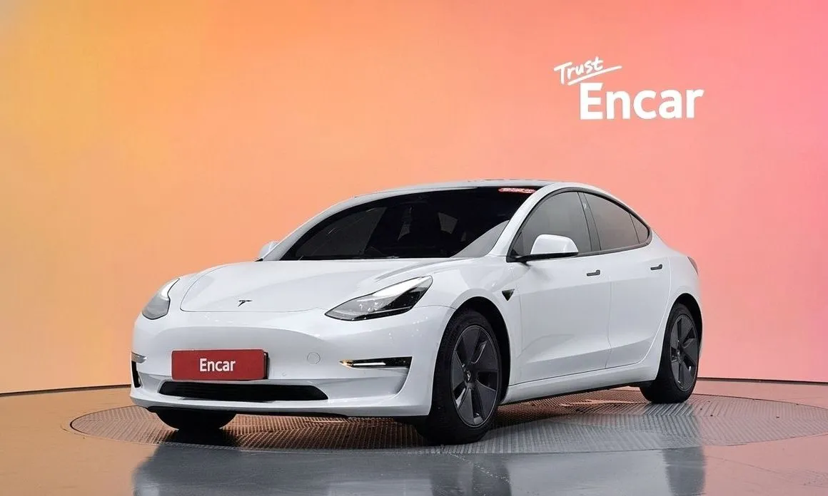 Tesla Model 3 — фото 1