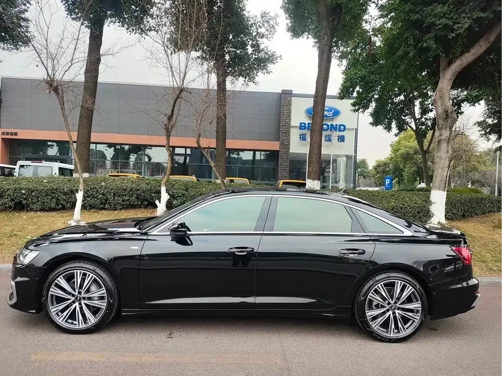 Audi A6L — фото 10