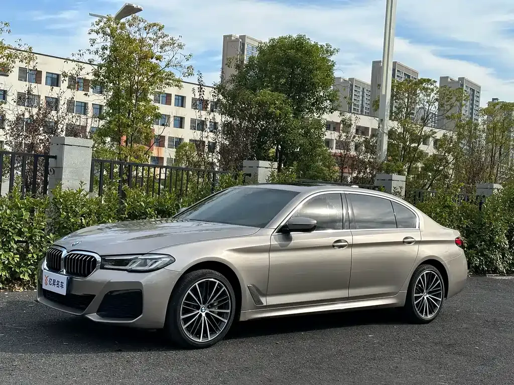 BMW 5 Series — фото 1