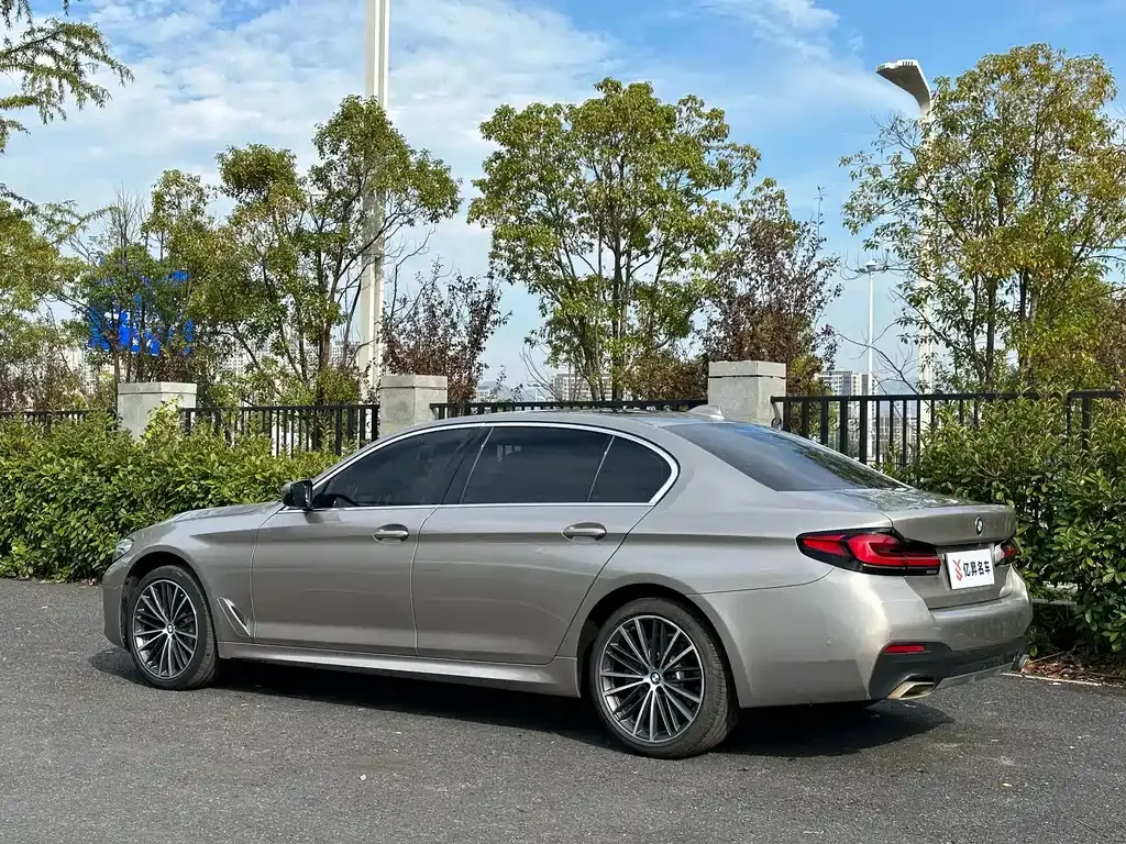 BMW 5 Series — фото 5