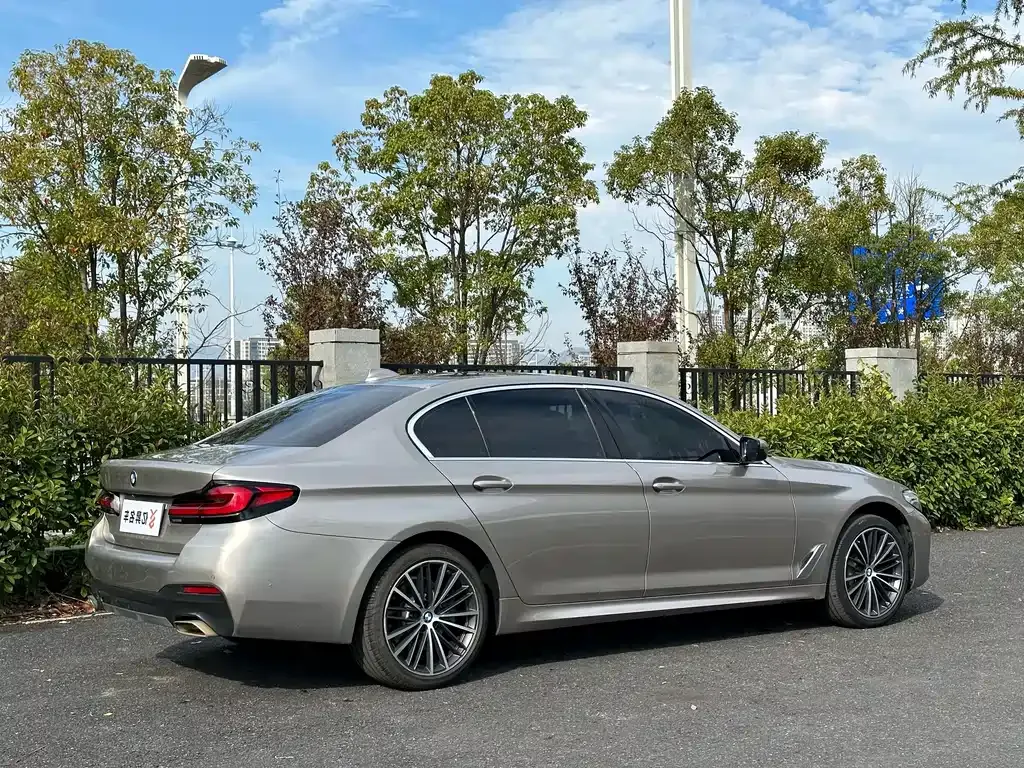 BMW 5 Series — фото 9