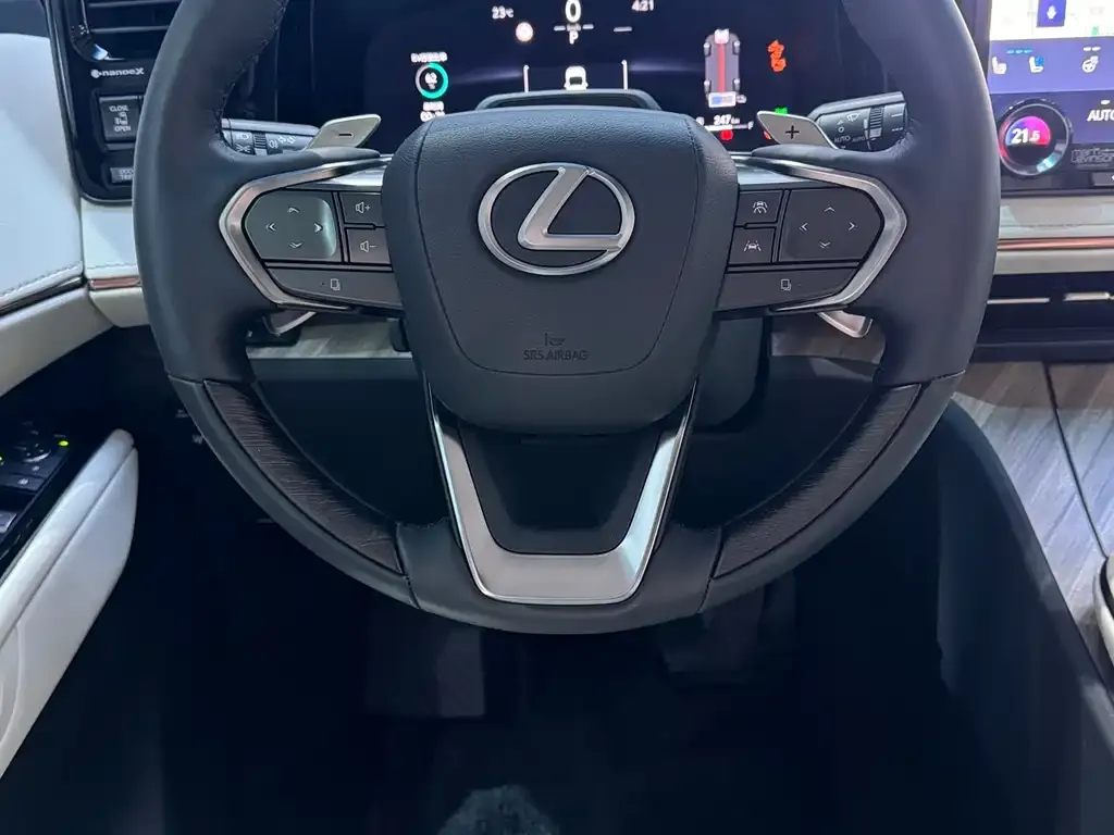 Lexus LM — фото 2