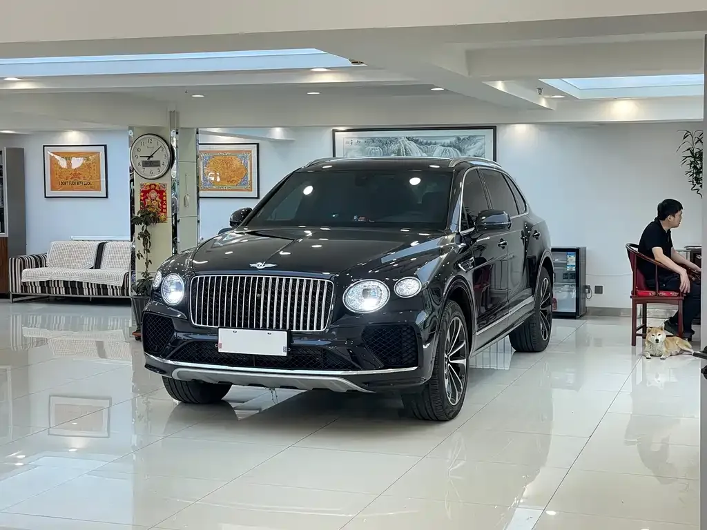 Bentley Bentayga — фото 1