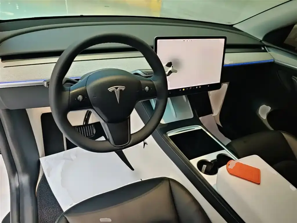 Tesla Model Y — фото 5