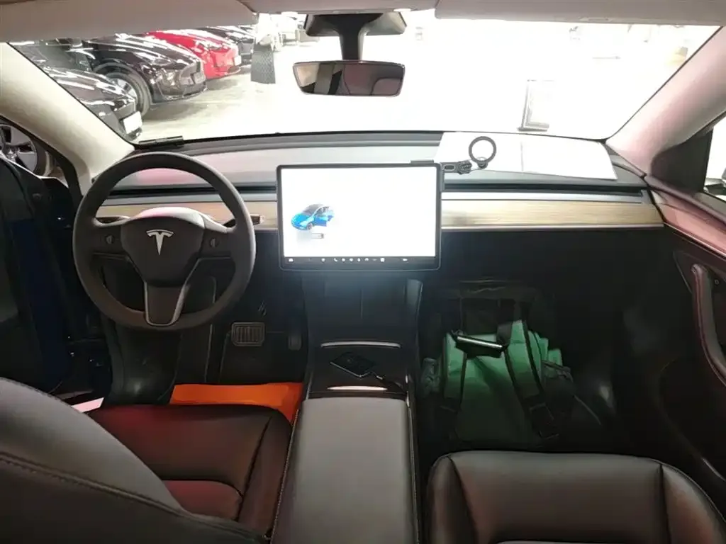 Tesla Model Y — фото 10