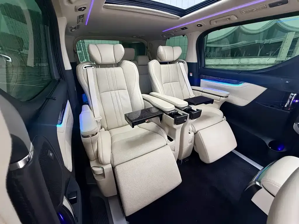 Toyota Alphard — фото 9