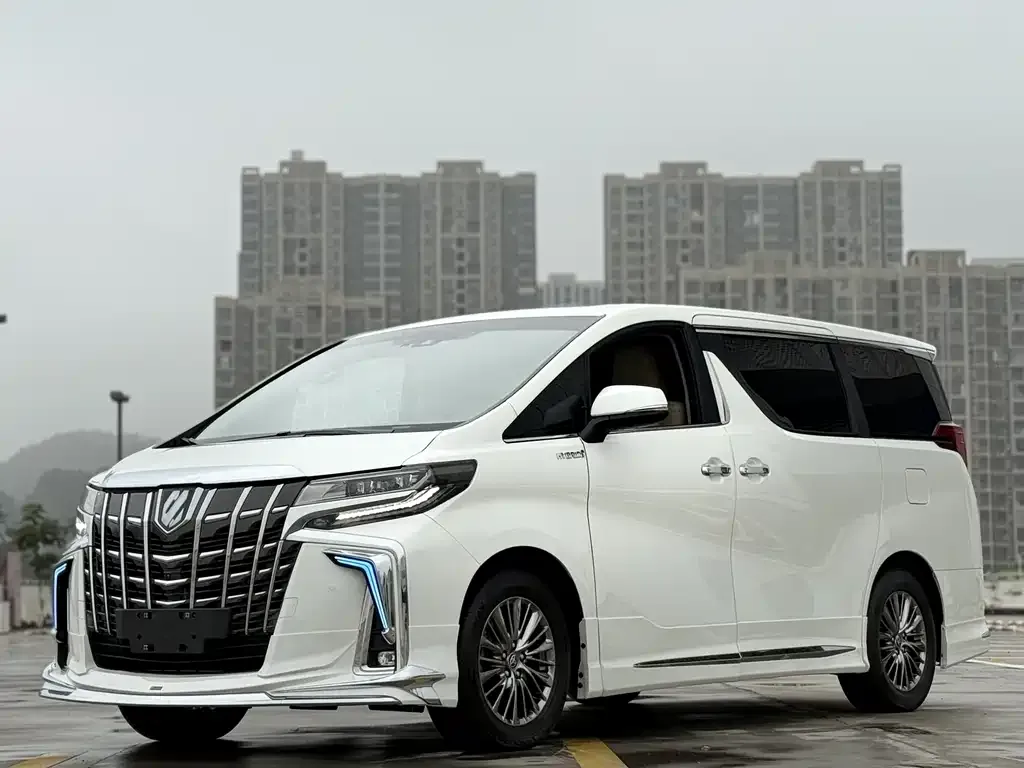 Toyota Alphard — фото 2