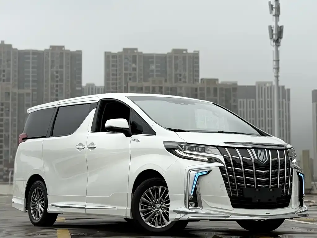 Toyota Alphard — фото 7