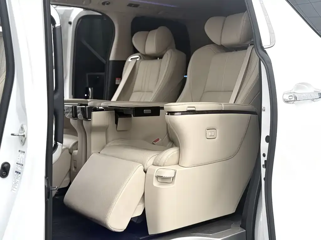 Toyota Alphard — фото 5
