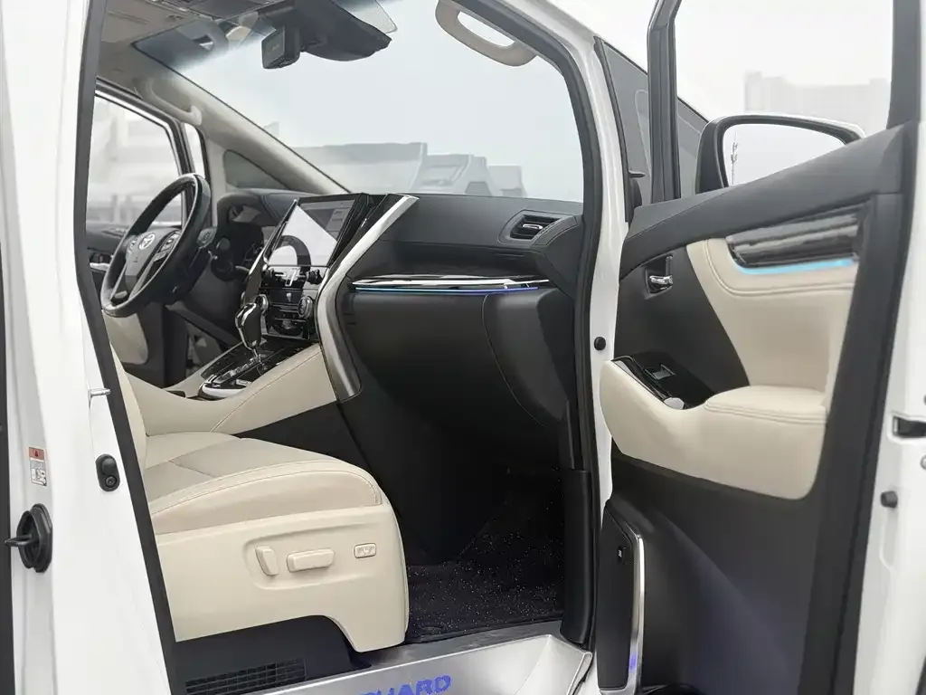 Toyota Alphard — фото 8