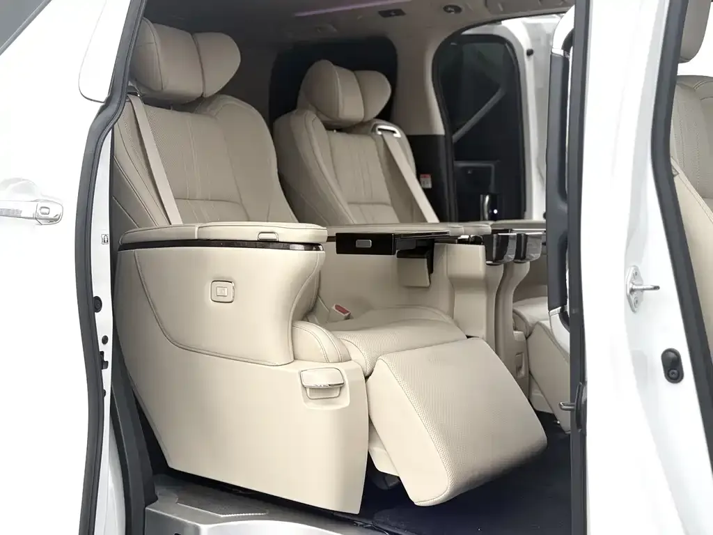 Toyota Alphard — фото 3