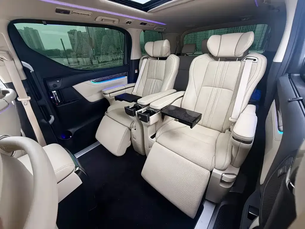 Toyota Alphard — фото 10