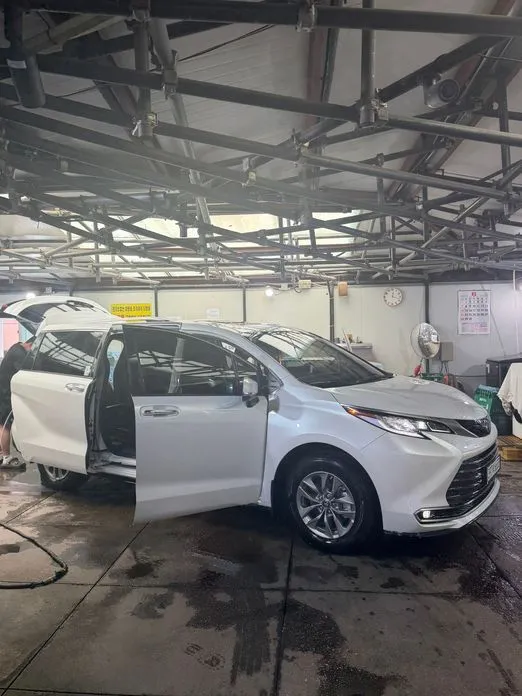 Toyota Sienna — фото 2