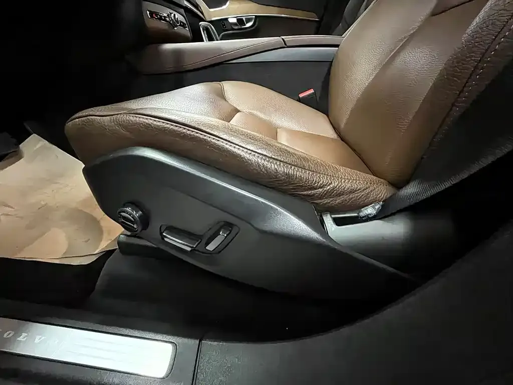 Volvo XC90 2022 из CN, фото 2