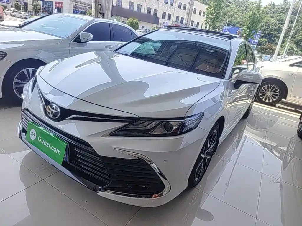 Toyota Camry — фото 6