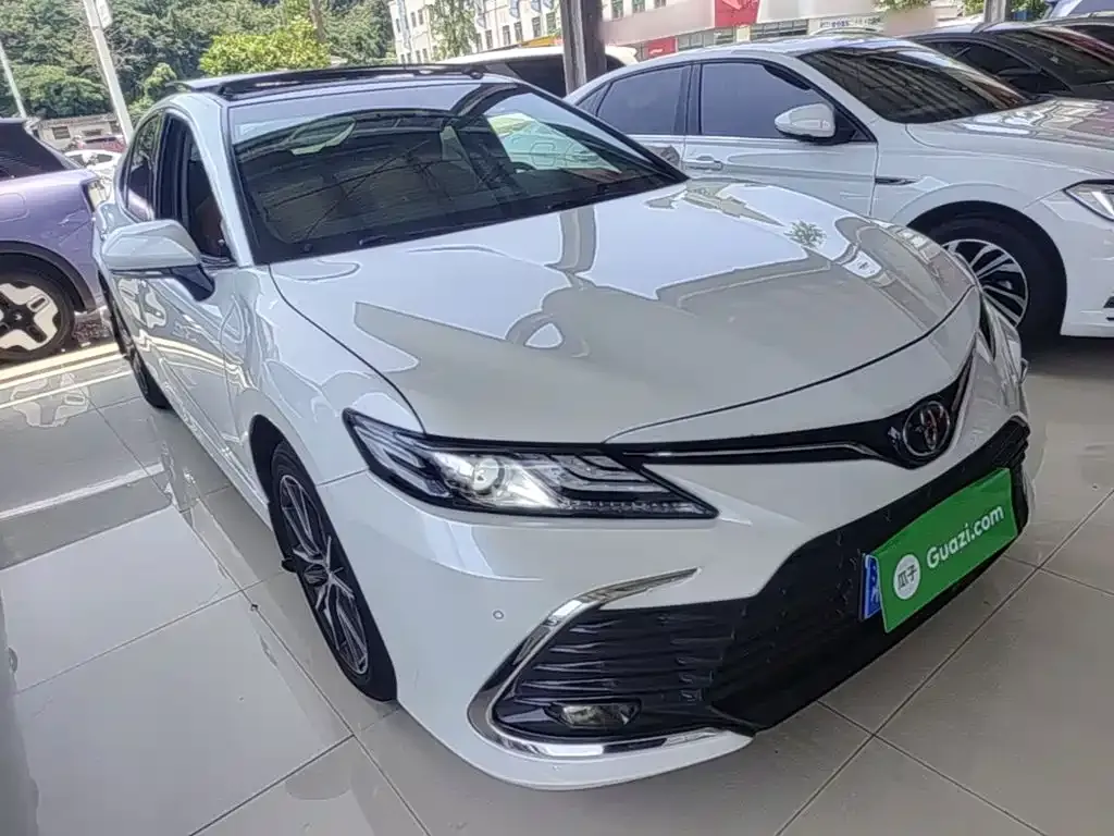 Toyota Camry — фото 7